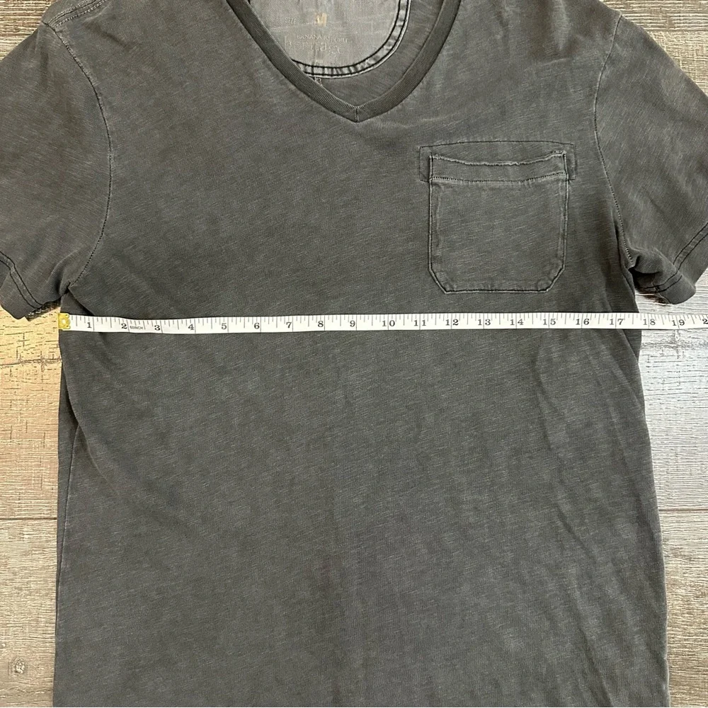 Banana Republic Heritage Dark Gray V-Neck Tee